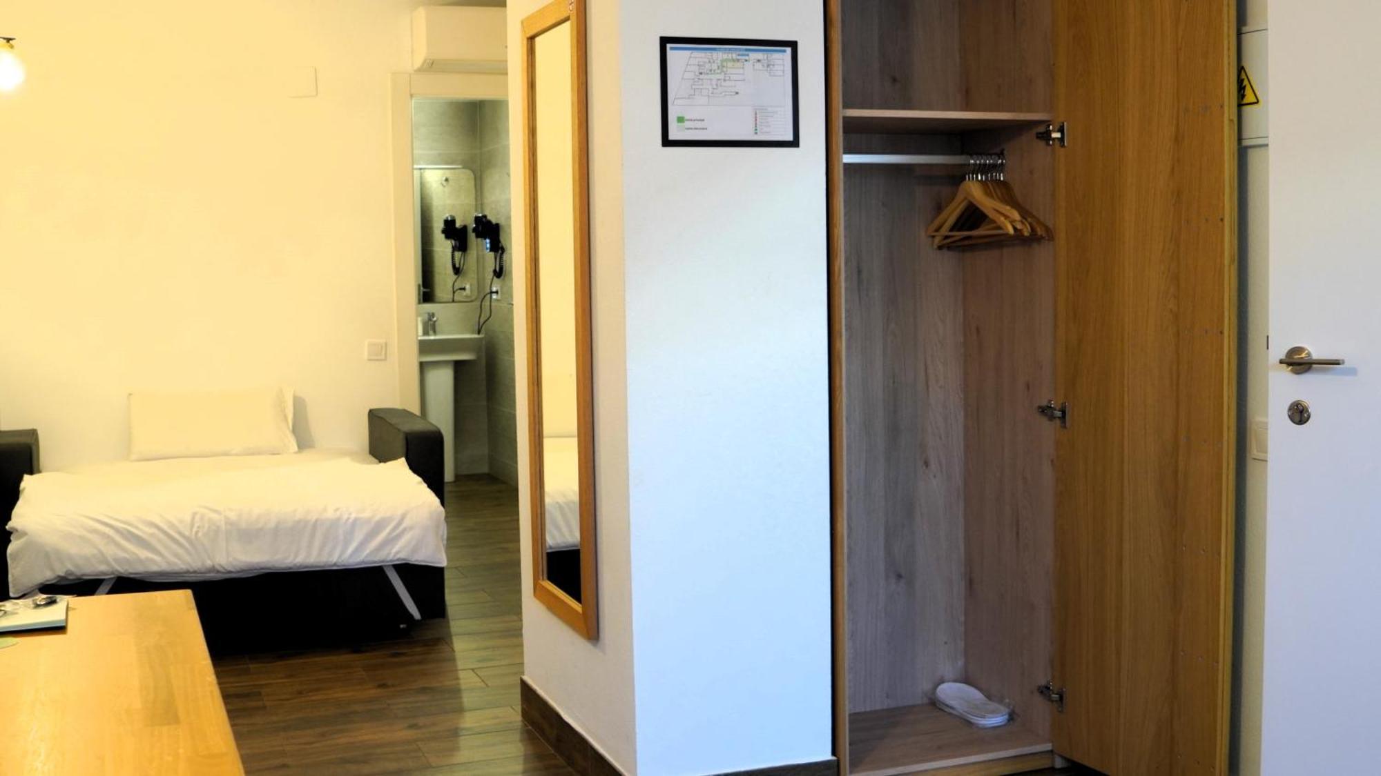 El Patio Hostal Аликанте Экстерьер фото